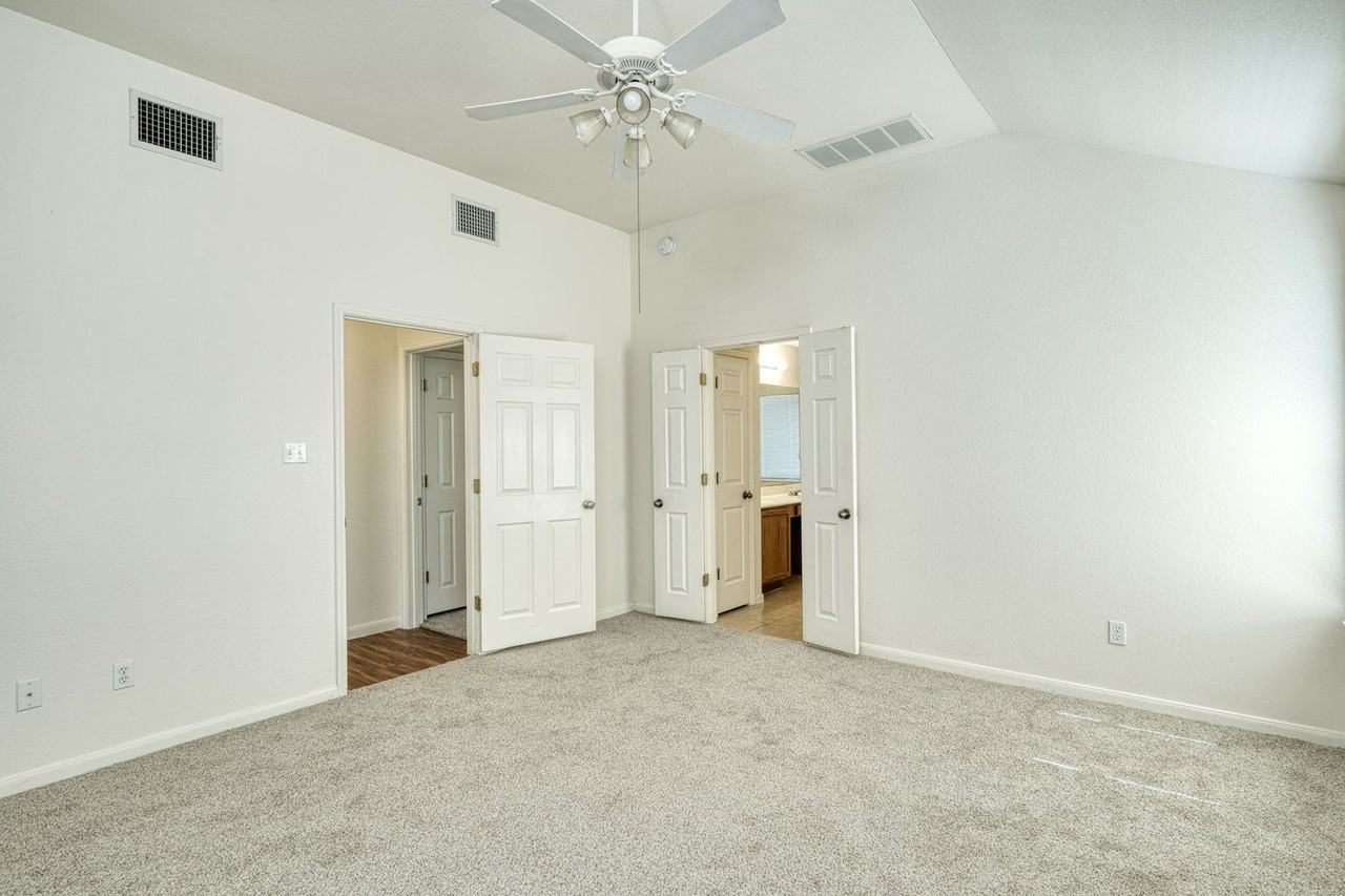 1020 Downridge Dr - Photo 6 of 13