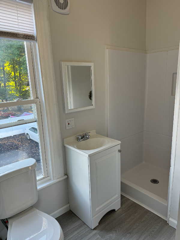 43 Windsor Ave #3C - Photo 2 of 8