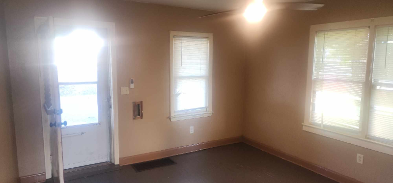 124 S Sugar St - Photo 2 of 18