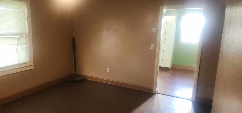 124 S Sugar St - Photo 3 of 18