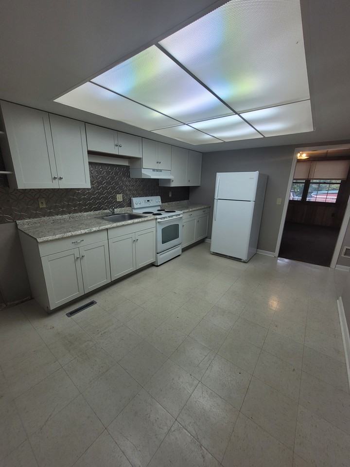 20 Kister Street - Photo 3 of 17