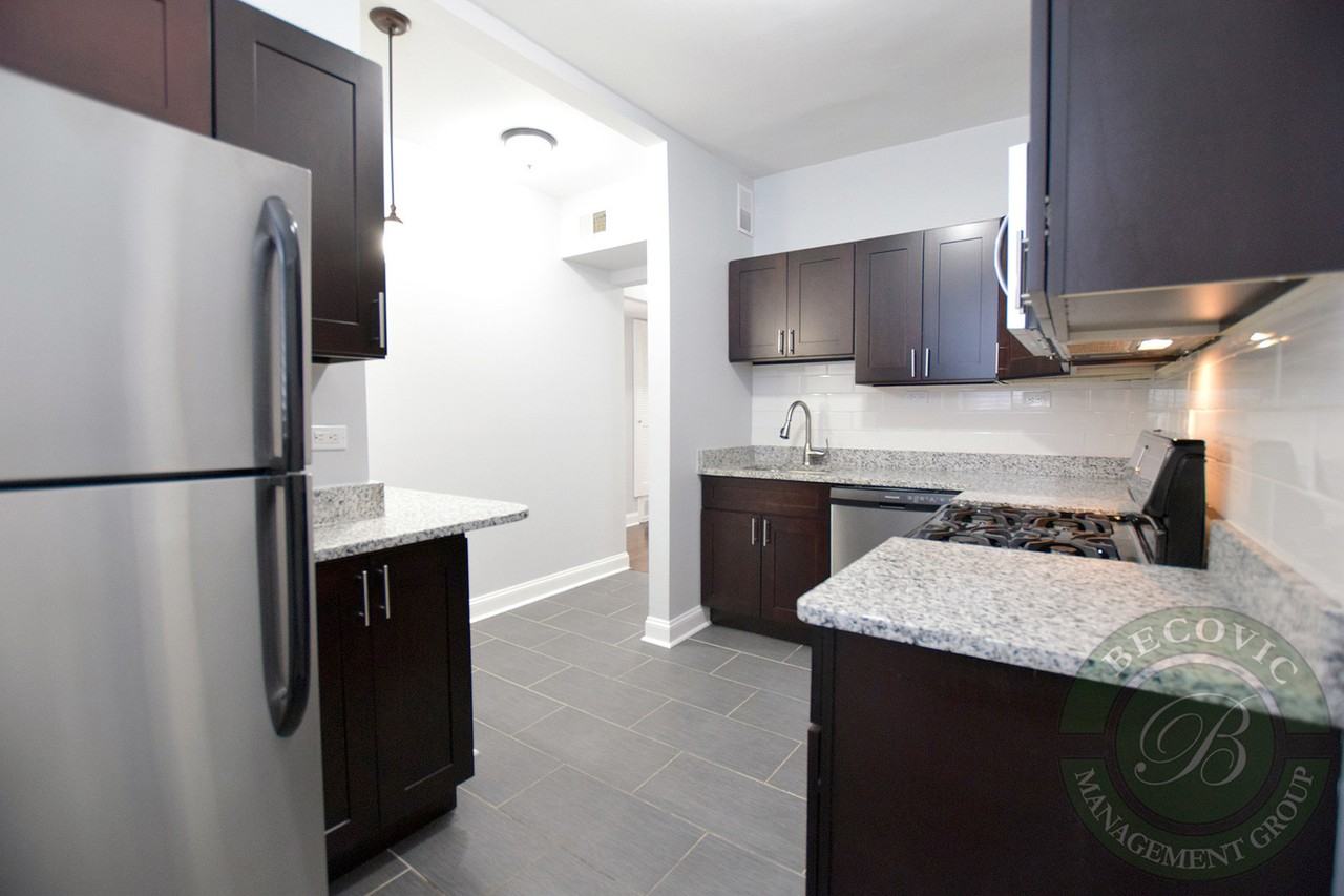 1104 W Glenlake Ave #3 - Photo 2 of 16