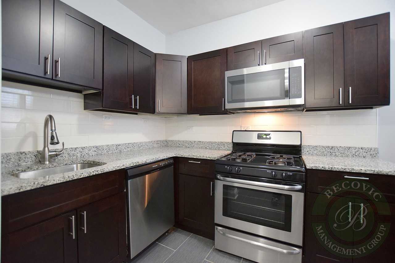 1104 W Glenlake Ave #3 - Photo 3 of 16