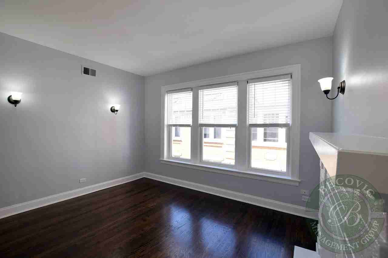 1104 W Glenlake Ave #3 - Photo 5 of 16