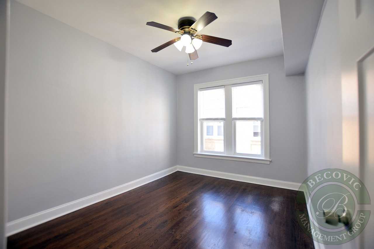 1104 W Glenlake Ave #3 - Photo 6 of 16