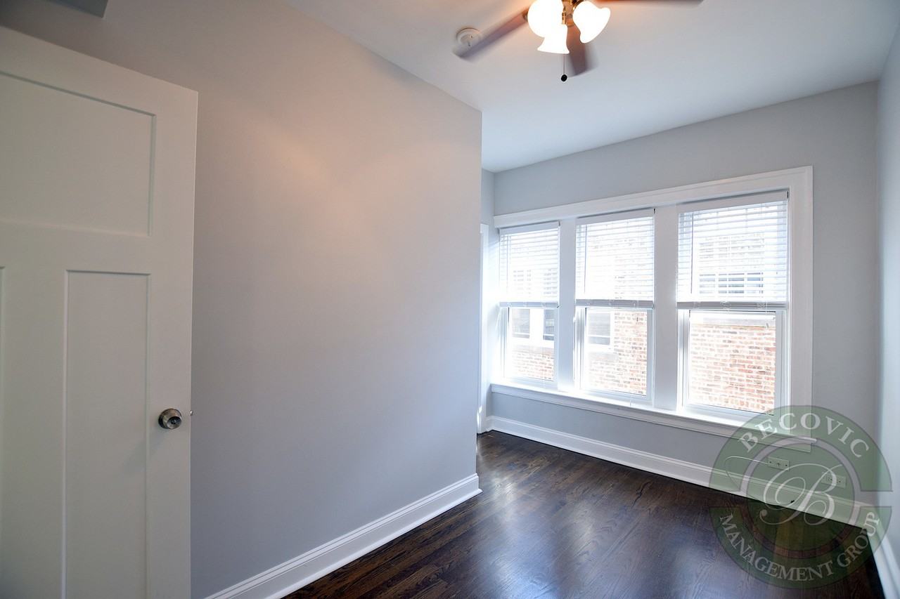 1104 W Glenlake Ave #3 - Photo 7 of 16