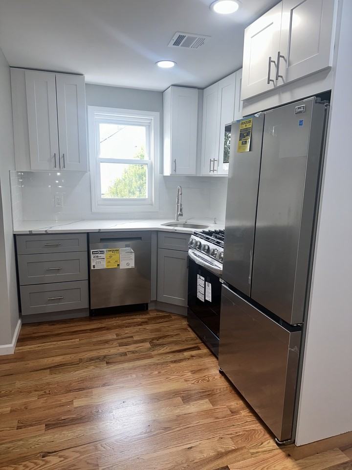 182 N 7th St #3 - Photo 2 of 8