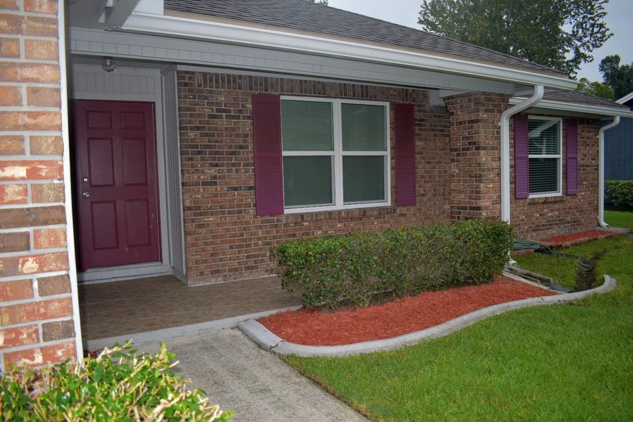 10439 Inverness Dr #NA - Photo 3 of 37