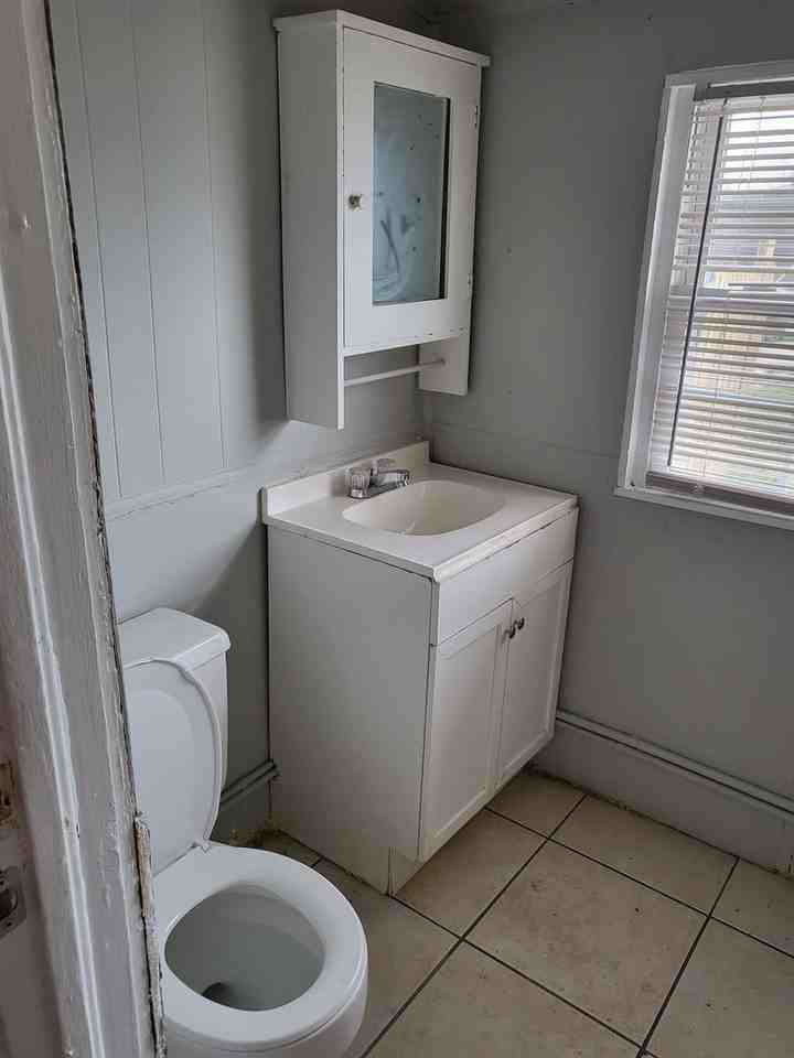 1403 E Indiana St - Photo 3 of 9