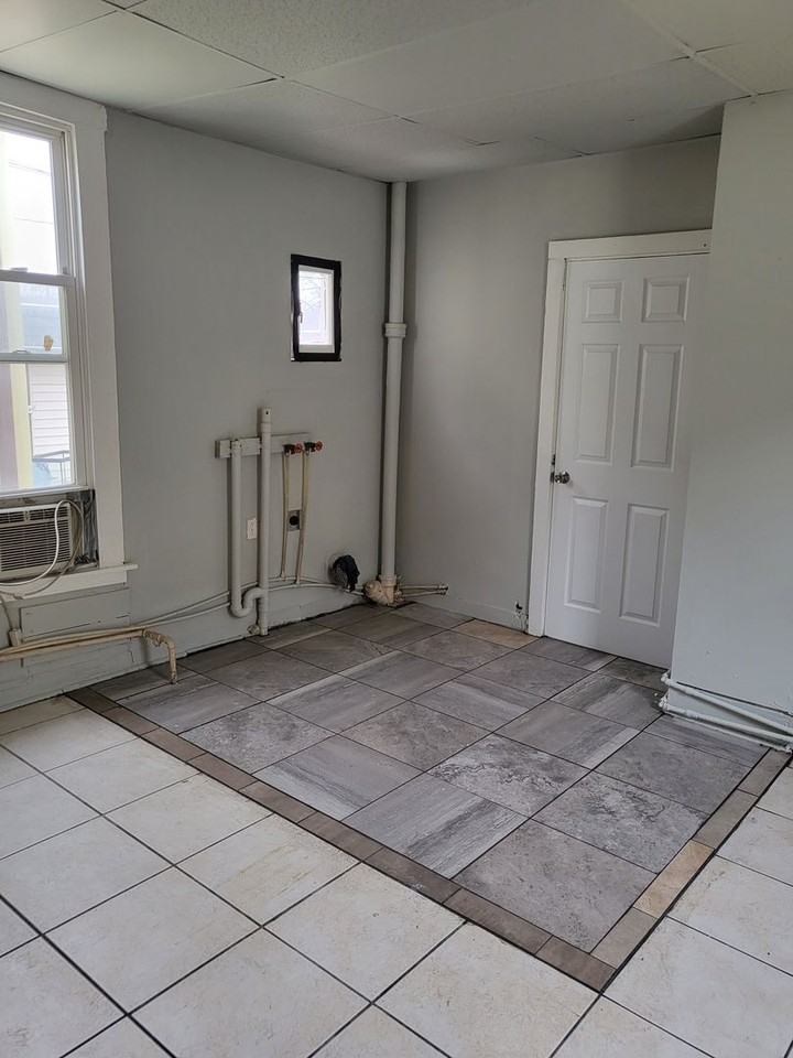 1403 E Indiana St - Photo 5 of 9