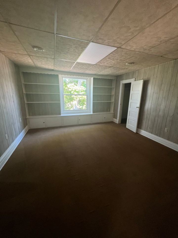 627 E 13th St - Photo 6 of 9