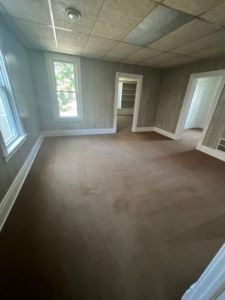 627 E 13th St - Photo 2 of 9