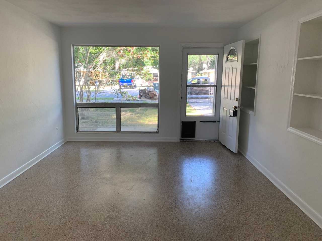 760 Greenway Pl - Photo 4 of 10