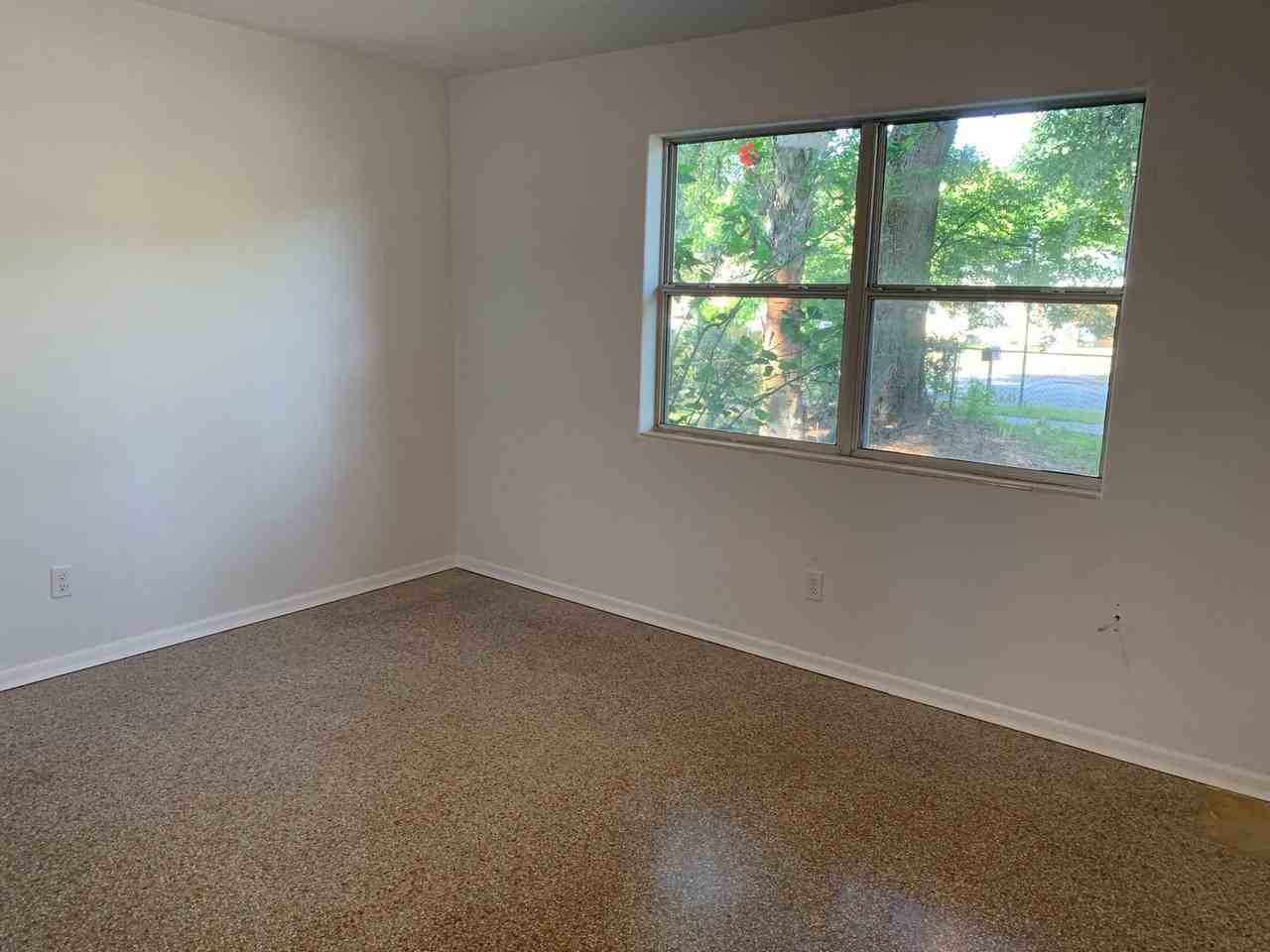 760 Greenway Pl - Photo 7 of 10