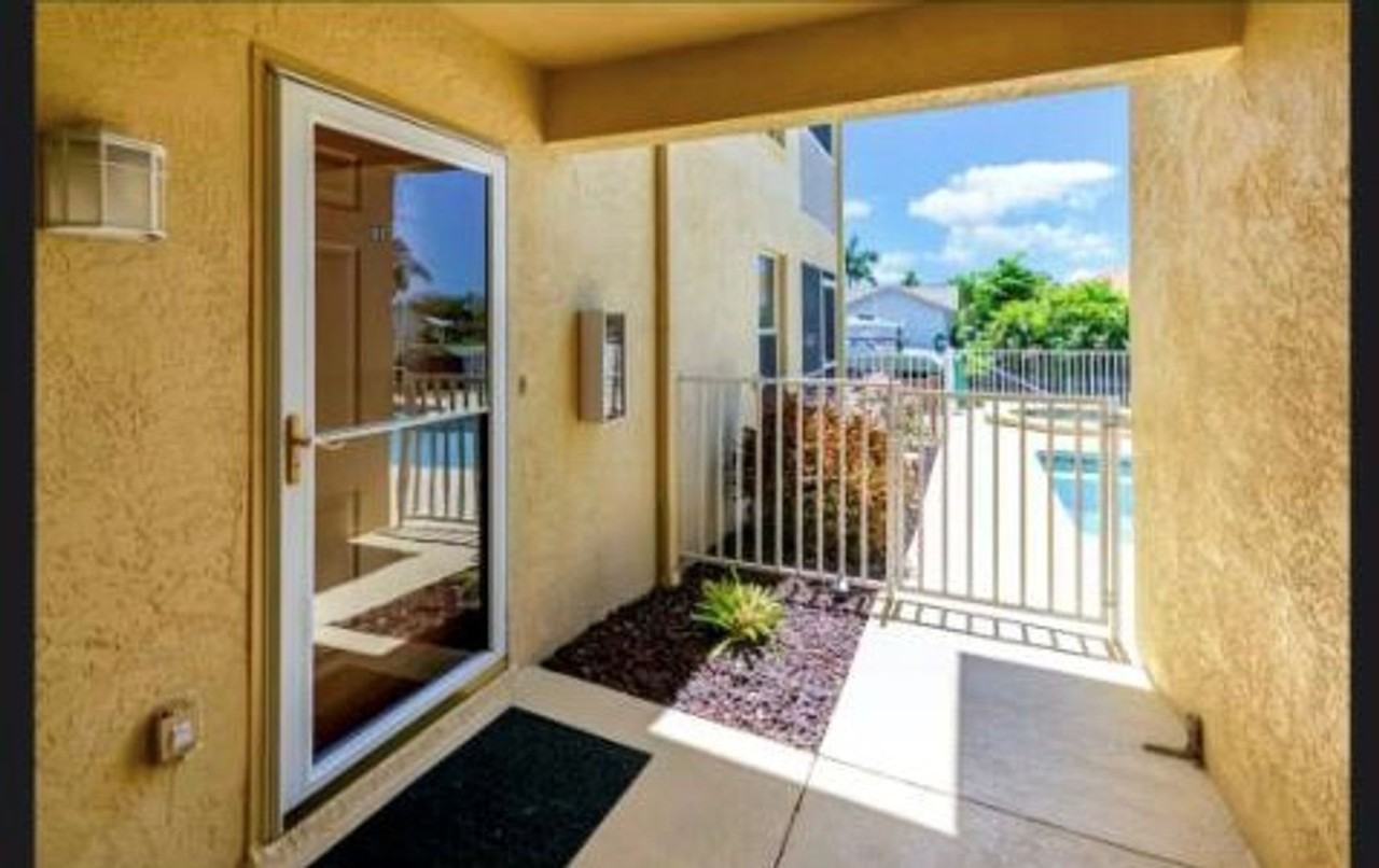 1004 Sw 48th Ter #101 - Photo 3 of 13