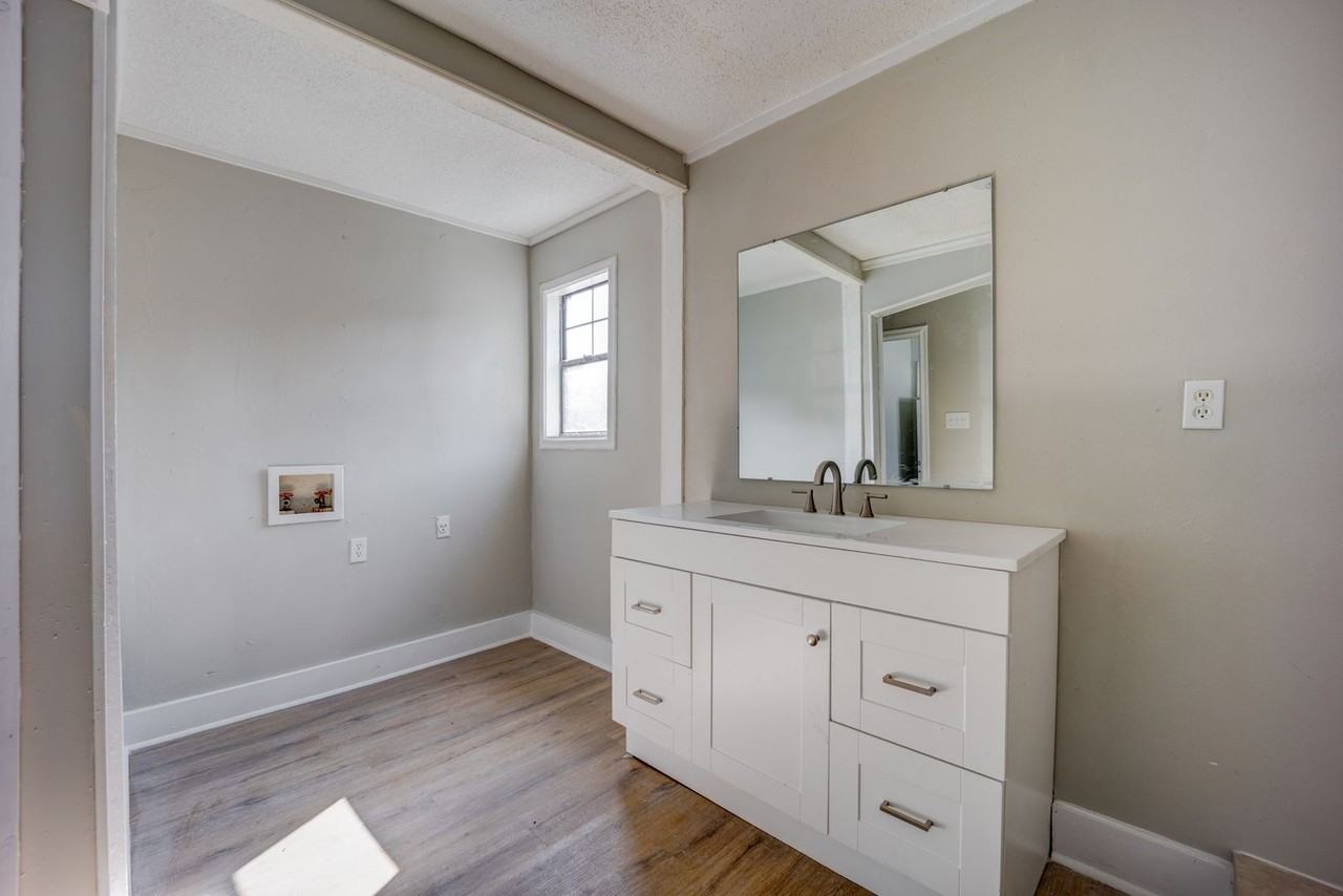 2131 S M St - Photo 4 of 15