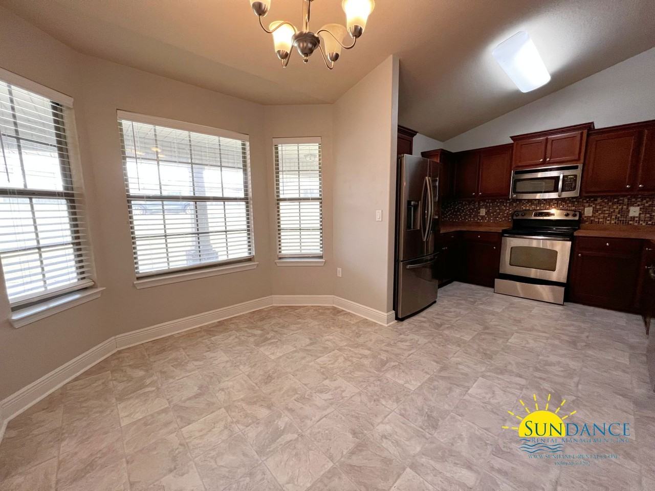 105 Bronze Cir - Photo 3 of 19