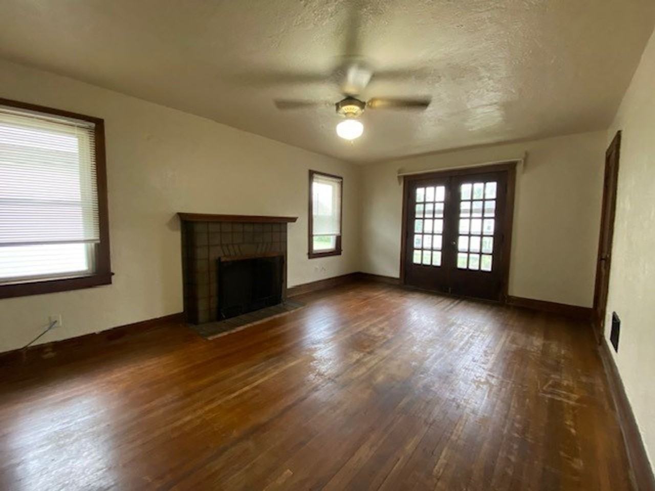 155 E Grand Ave. - Photo 2 of 9