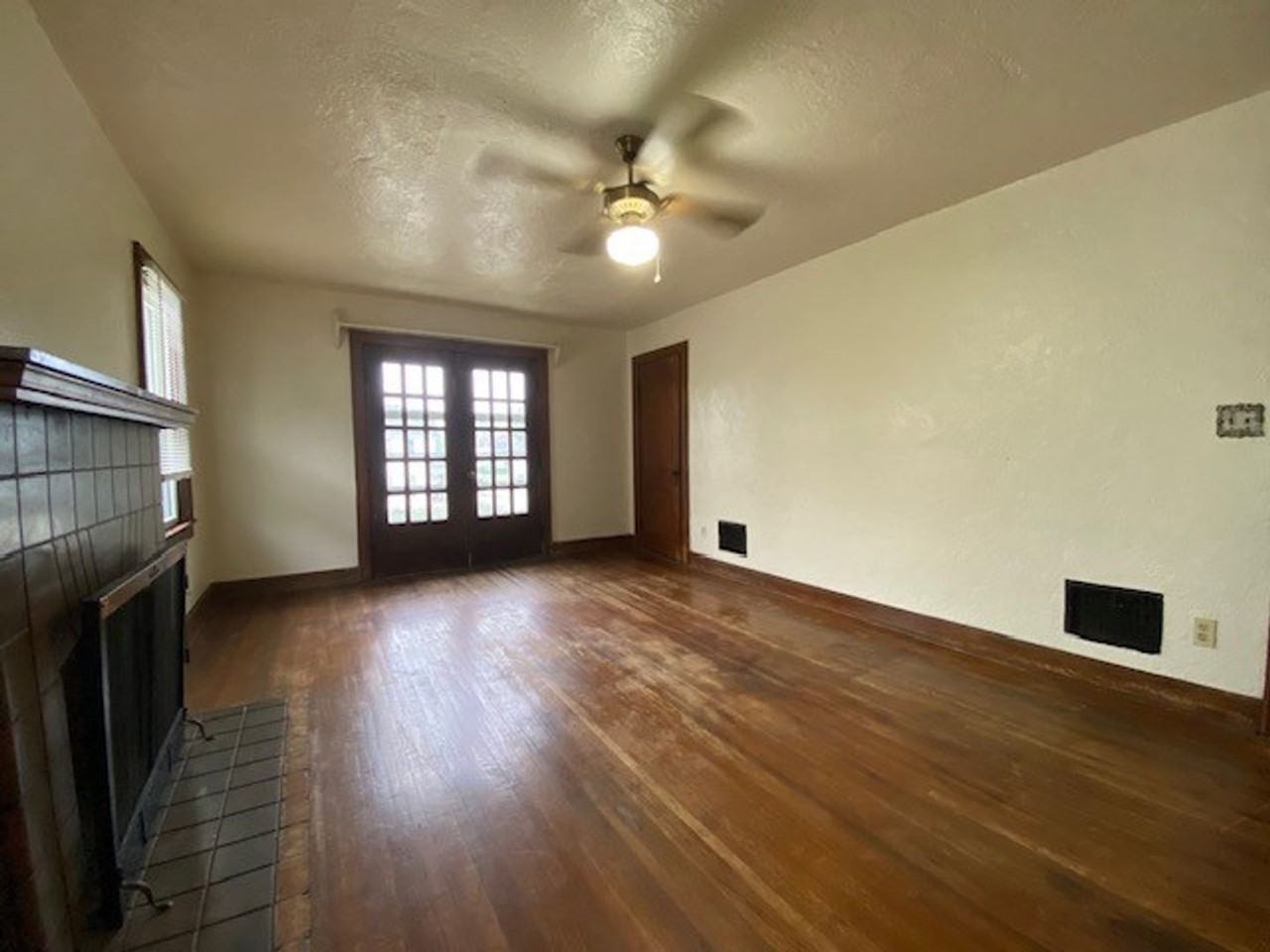 155 E Grand Ave. - Photo 3 of 9