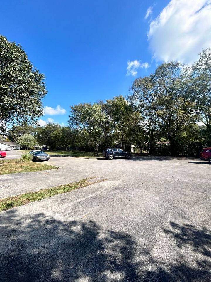 102 Biltford Ave - Photo 3 of 12