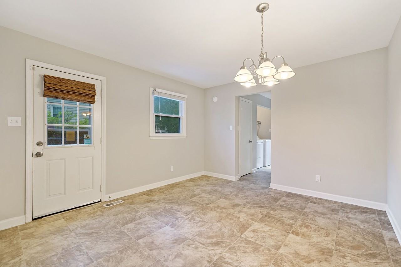 14 Hawthorne Dr - Photo 6 of 20