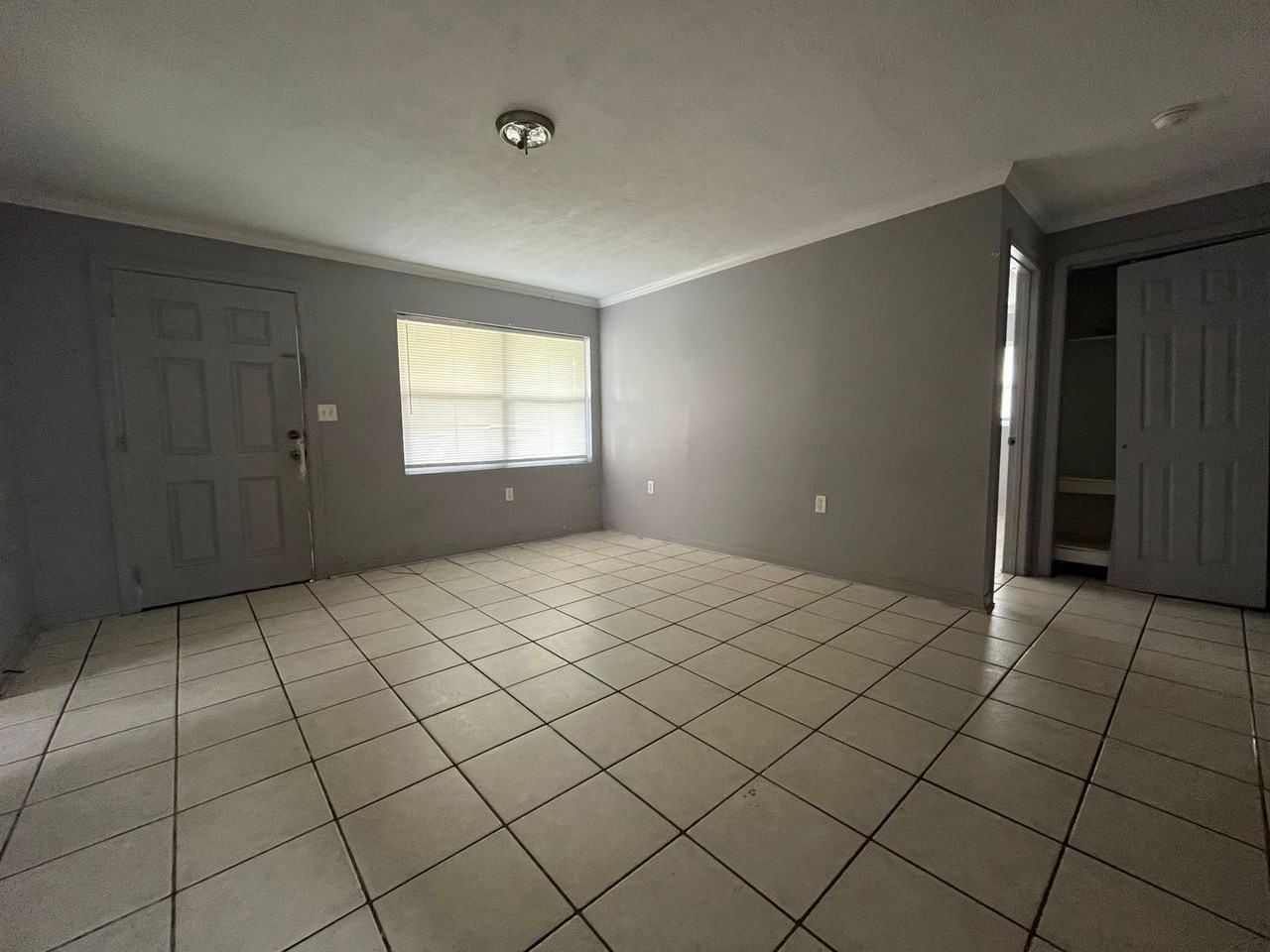 1301 W Walnut St - Photo 3 of 12