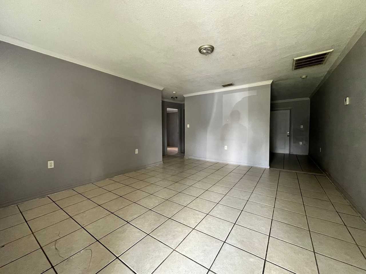 1301 W Walnut St - Photo 4 of 12