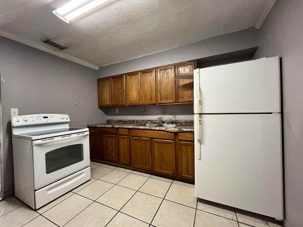 1301 W Walnut St - Photo 6 of 12