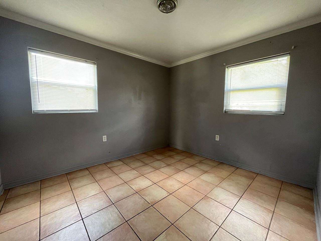 1301 W Walnut St - Photo 7 of 12