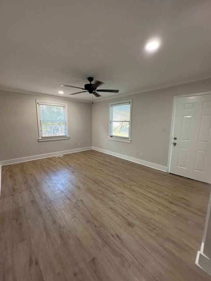 1601 Columbia Ave - Photo 2 of 13