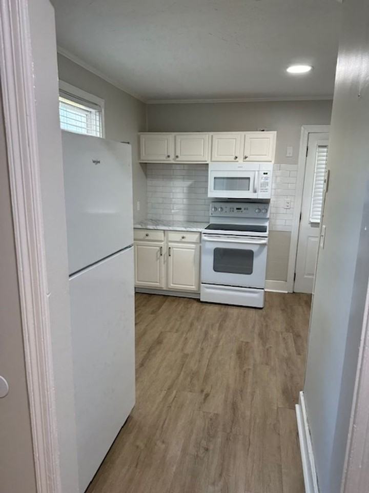1601 Columbia Ave - Photo 4 of 13