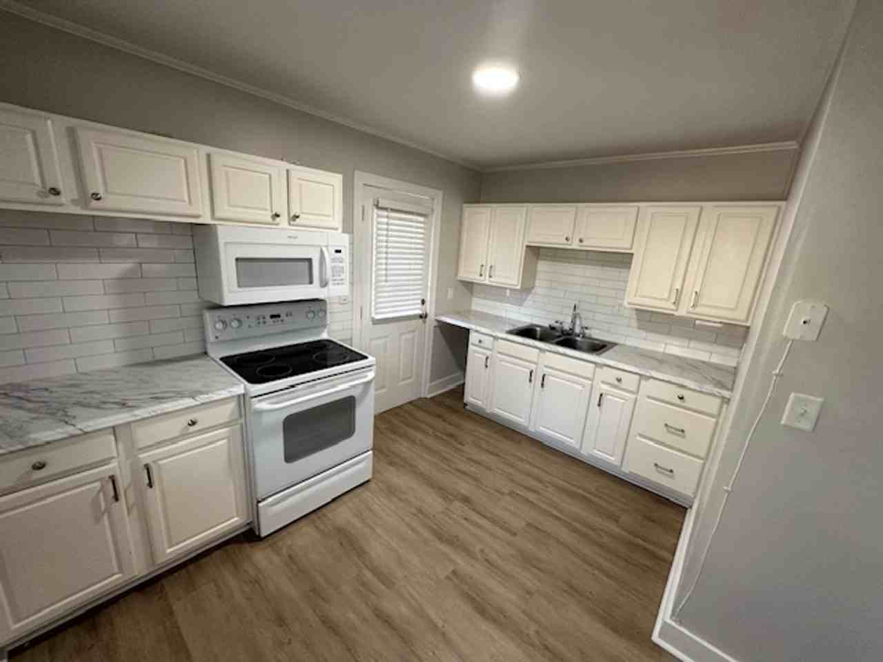 1601 Columbia Ave - Photo 5 of 13