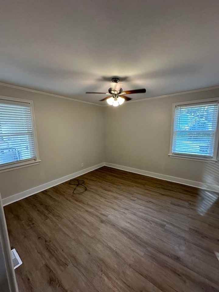 1601 Columbia Ave - Photo 6 of 13