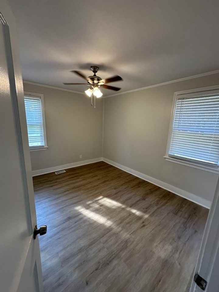 1601 Columbia Ave - Photo 7 of 13