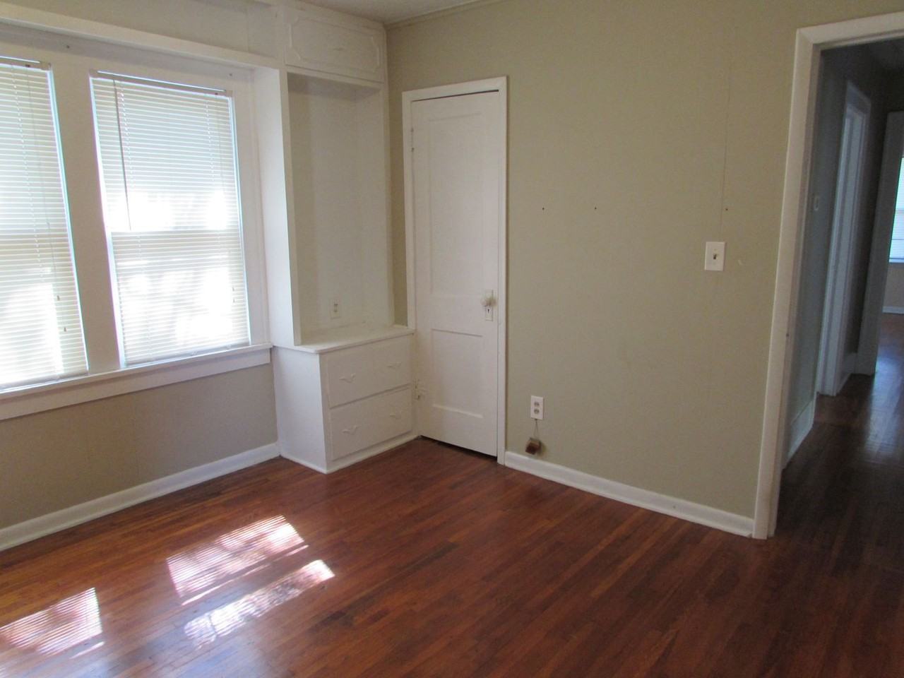 1339 S Gary Ave - Photo 4 of 10