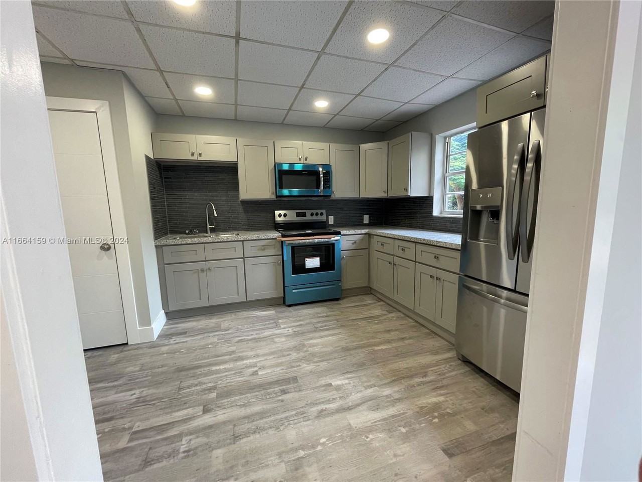 222 N Federal Hwy #108 - Photo 2 of 7