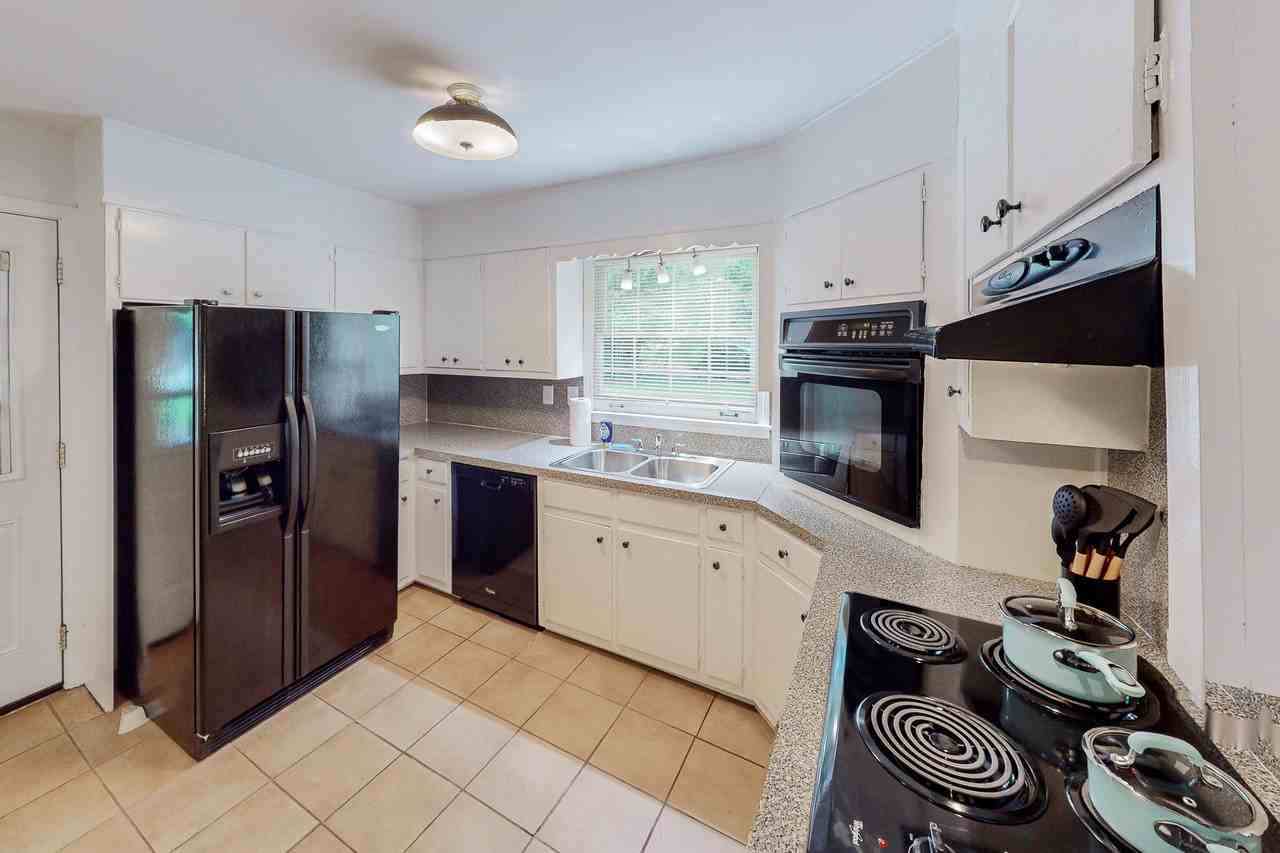 Crabapple Circle - Photo 7 of 17