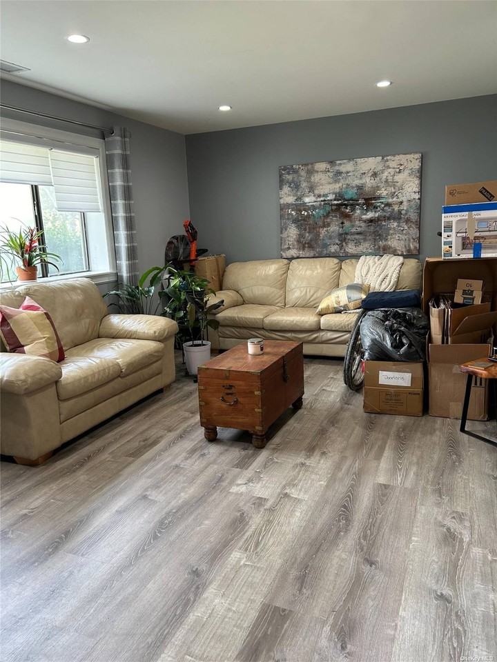 328 Feller Dr - Photo 3 of 13