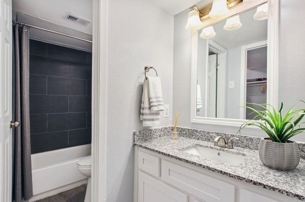 3800 on Portland Apartments - Photo 5 of 39