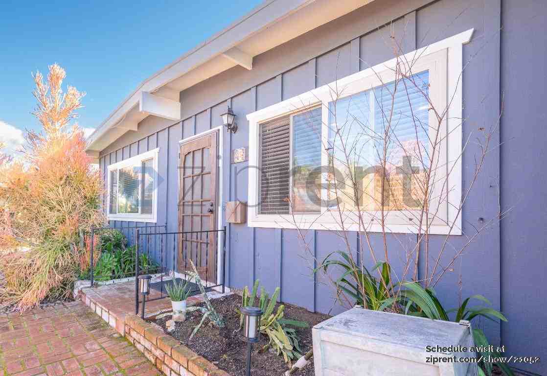 4635 Hidalgo Ave - Photo 2 of 22