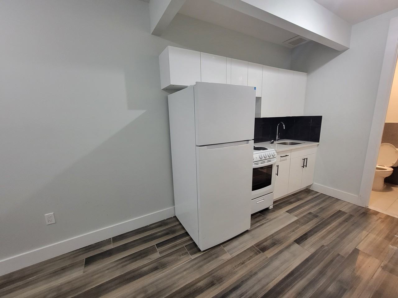 2477 University Avenue 2D - Photo 3 of 5