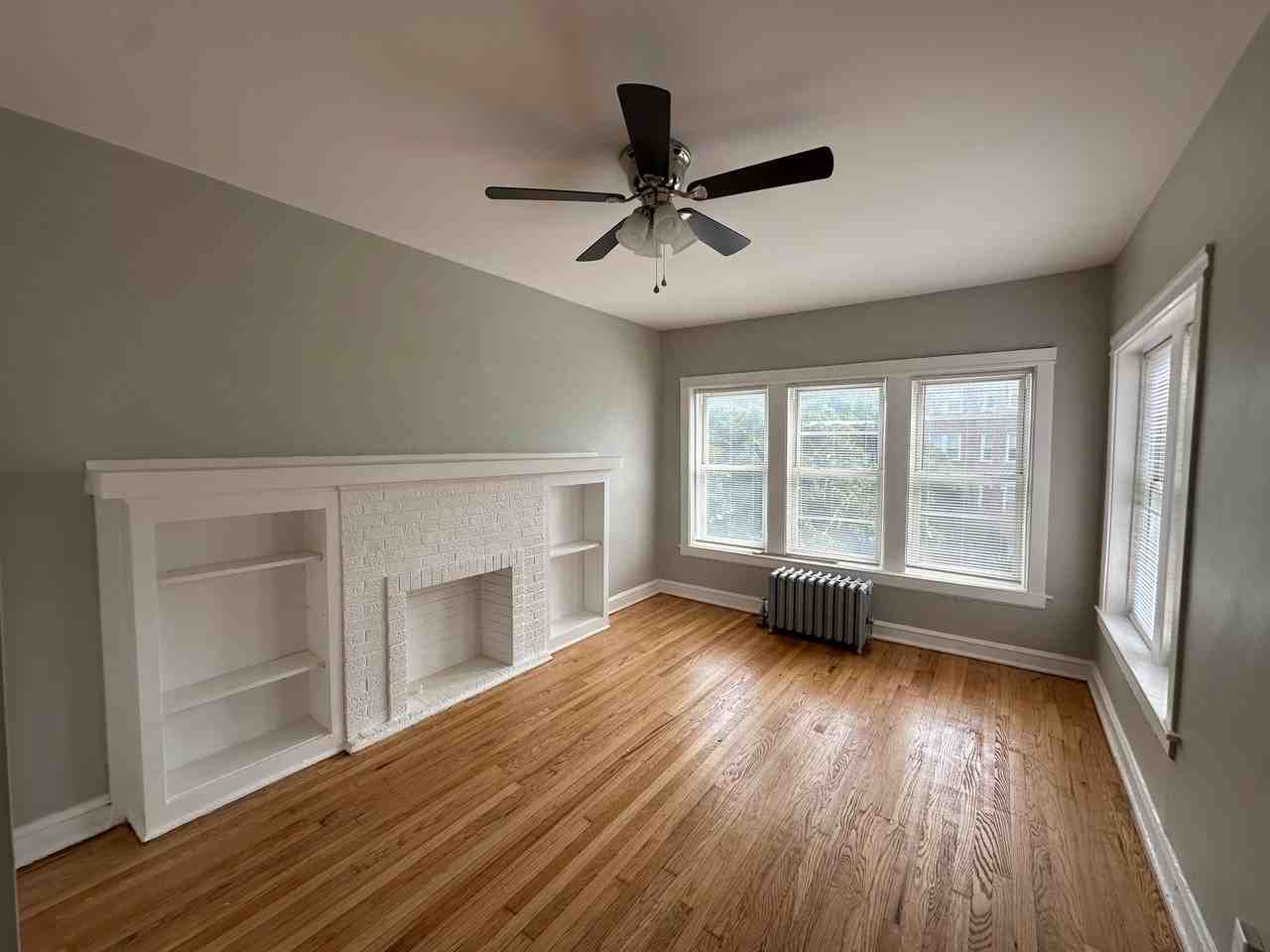 Lyra Louis - Photo 2 of 15