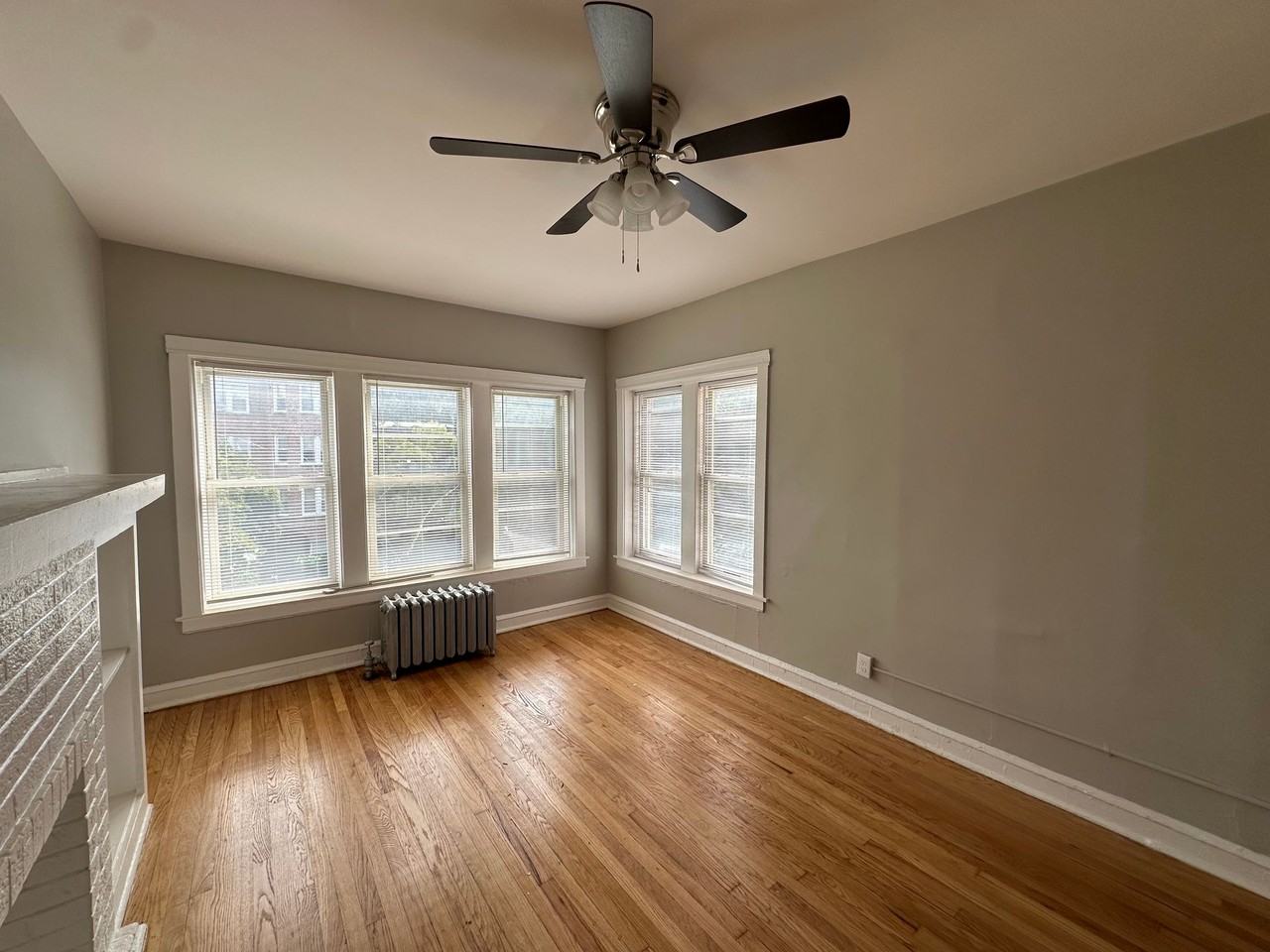 Lyra Louis - Photo 3 of 15