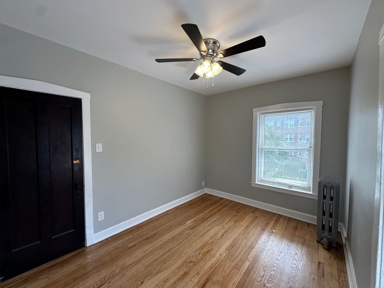 Lyra Louis - Photo 6 of 15