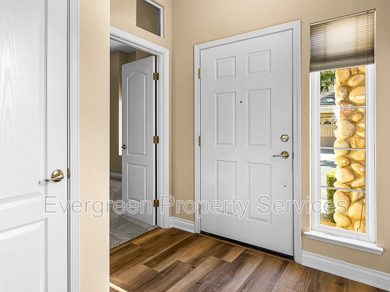 12021 Gold Pointe Ln - Photo 3 of 19