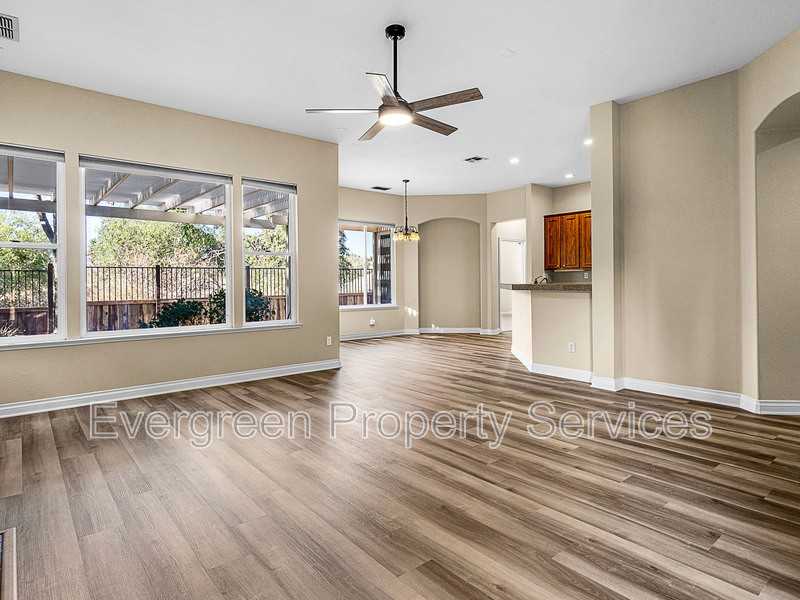 12021 Gold Pointe Ln - Photo 5 of 19