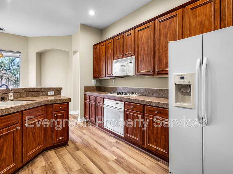 12021 Gold Pointe Ln - Photo 7 of 19