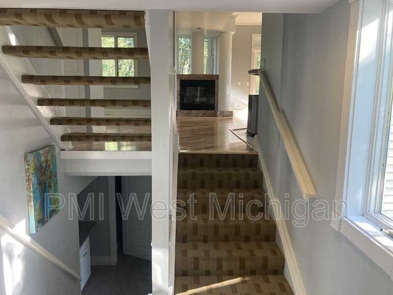 6803 Blue Ridge Dr Ne - Photo 3 of 37