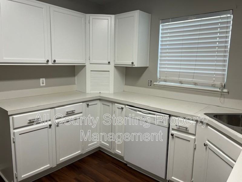 2261 Saint Augustine St - Photo 2 of 21