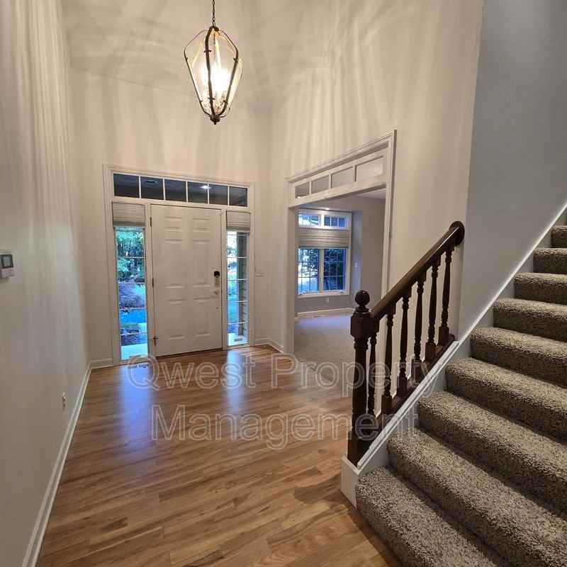 507 Roundtree Dr Ne - Photo 3 of 30